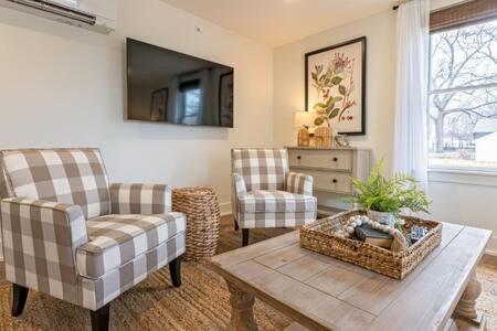 West Dundee Downtown Luxury Farmhouse Apartment #4 מראה חיצוני תמונה